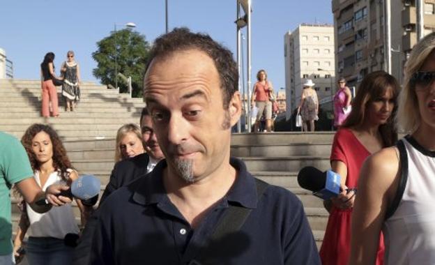 Francesco Arcuri pide que se cumpla la orden judicial de devolverle a sus hijos