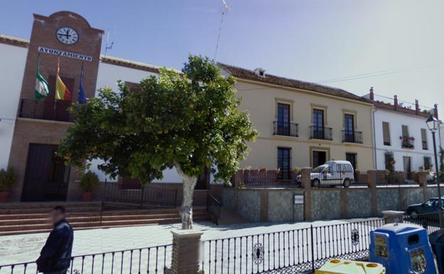 La mala calidad del agua obliga a Fuente de Piedra a recurrir a camiones cisterna