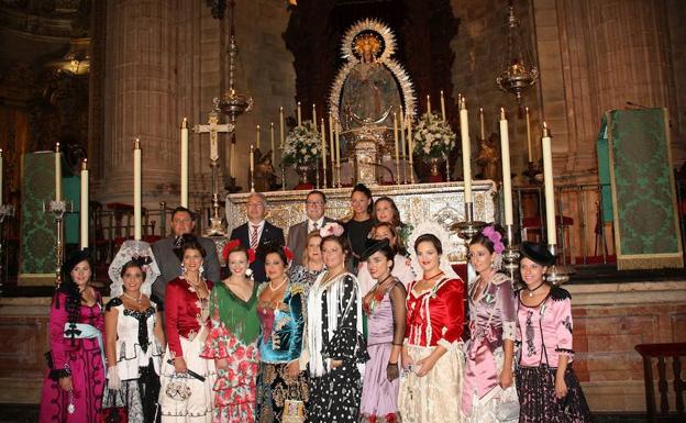 La ofrenda floral a Pedro Romero y la visita a la Patrona anuncian el inicio de la Feria de Ronda