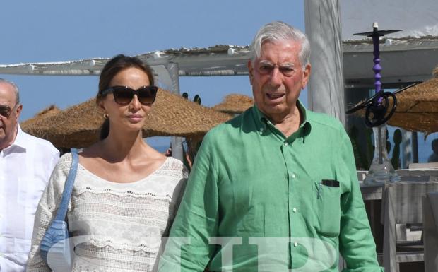 Isabel Preysler y Mario Vargas Llosa celebran su comida de final de régimen en Marbella