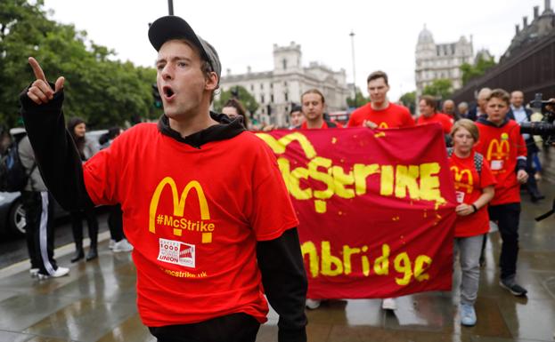 A MCDonald's se le subleva la tropa