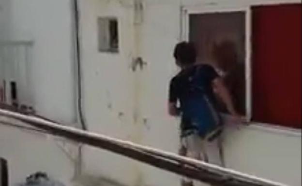 Un vídeo de un robo grabado por una vecina permite detener al ladrón