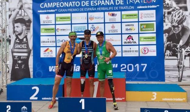 Raúl Zambrana, tercero en el triatlón paralímpico