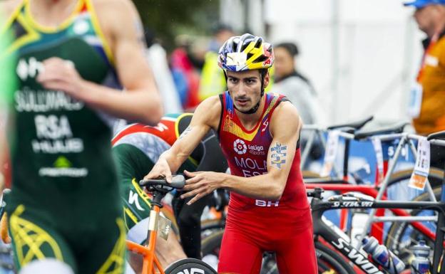 Mario Mola revalida su título mundial