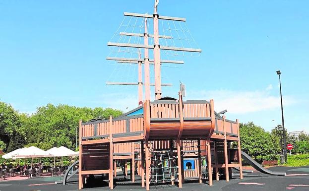 Fuengirola mejorará los parques en plena polémica por los toldos