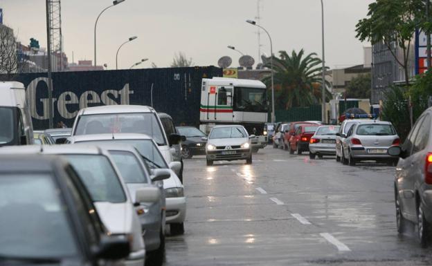 Roban el coche con su hija dentro cuando salía a comprar el pan