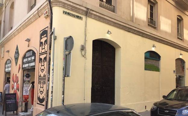 Invader en el Palacio Episcopal, sí; grafiteros locales en el Soho, no