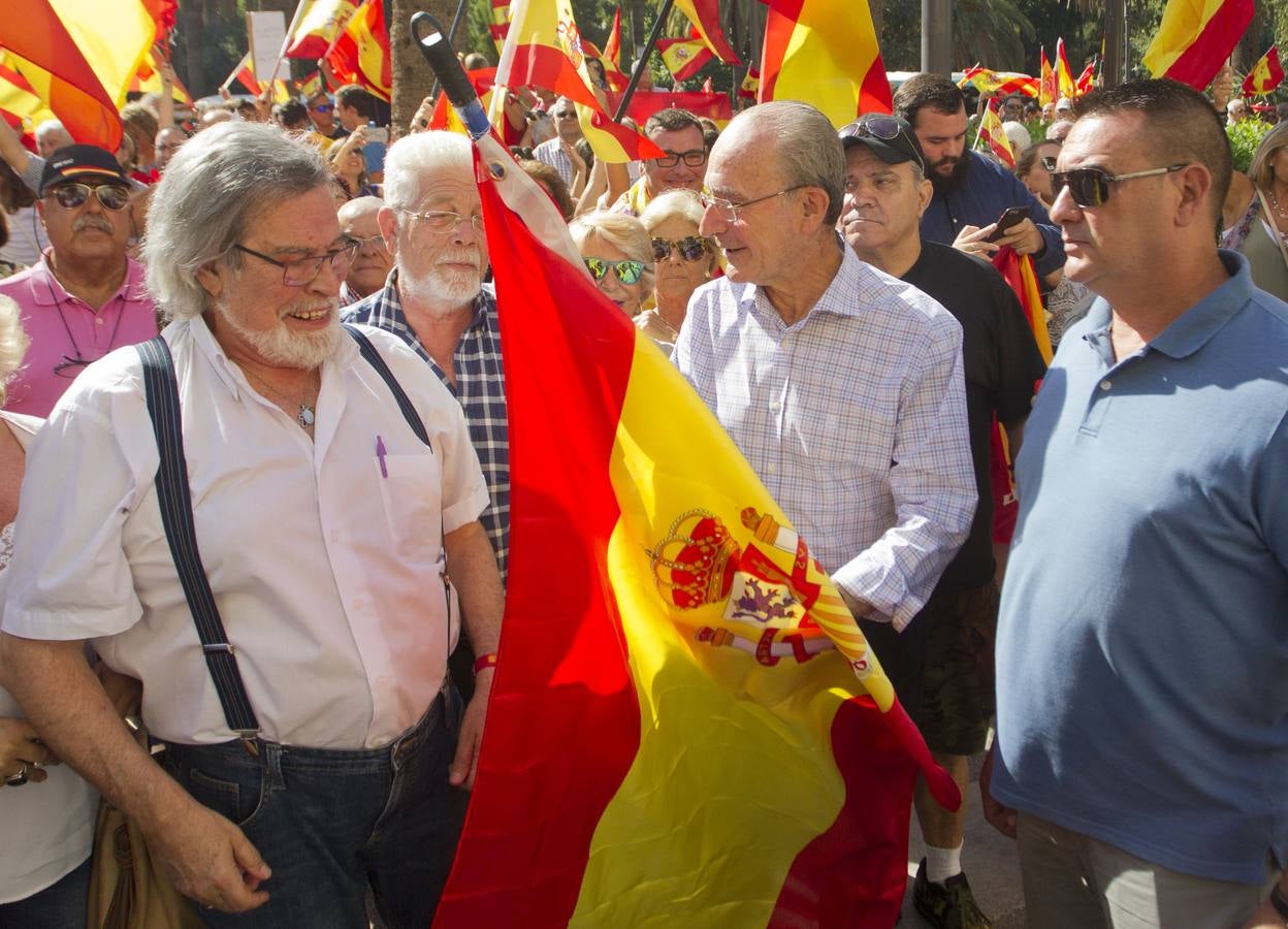Concentración en la puerta del Ayuntamiento de Málaga contra el referéndum en Cataluña