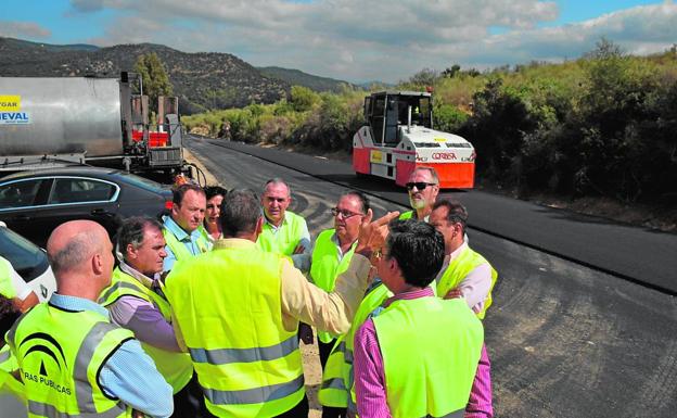 La Junta anuncia que concluirá la mejora de la carretera A-377 en un mes