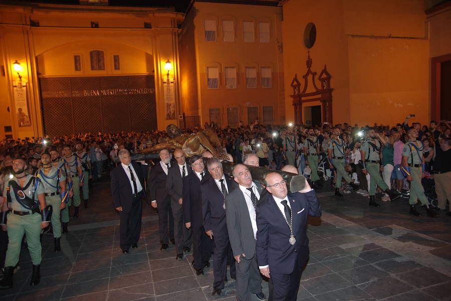 El vía crucis de Mena, en imágenes