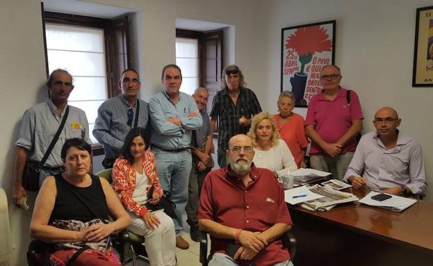 Una decena de personas se encierra en el grupo de Málaga para la Gente en el Ayuntamiento para protestar por la “represión en Cataluña”