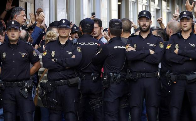 «Nos tratan como perros; ni en el peor barrio marginal me he sentido como aquí en Cataluña»