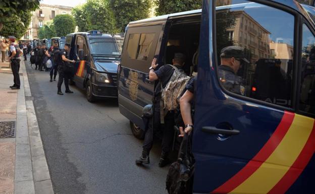 Interior realoja a centenares de policías y guardias civiles en las provincias limítrofes de Cataluña