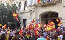 Manifestación a las puertas del Ayuntamiento en "defensa de la democracia"