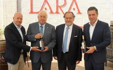 El enólogo Michel Rolland: «Málaga debe hacer los mejores vinos de la zona, no los de otras zonas»