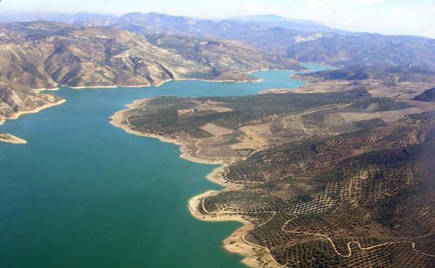 El Parlamento andaluz vuelve a exigir al Gobierno central el trasvase de Iznájar