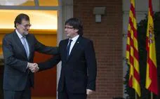 Rajoy pide a Puigdemont un «mínimo de generosidad» para «abrir vías de cara al futuro»