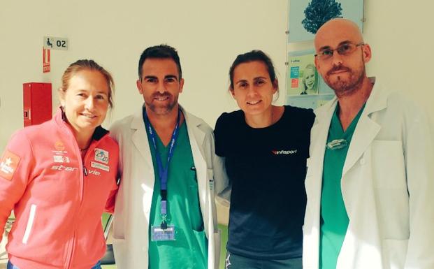 Carolina Navarro se retira en Granada por una lesión de rodilla