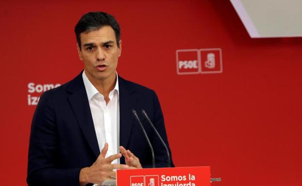 Sánchez urge a Puigdemont a convocar elecciones para evitar el 155
