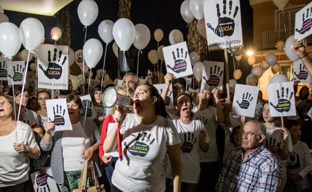 Alhaurín el Grande alza la voz en apoyo a los padres de Lucía