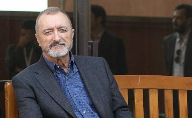 La carta que (NO) es de Pérez-Reverte y lleva años circulando por Whatsapp