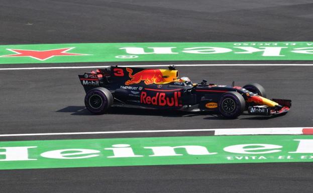 Entre Hamilton y Vettel… Red Bull