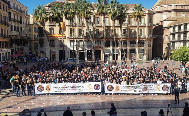 Más de 400 policías y guardias civiles se concentran en Málaga para exigir la equiparación salarial