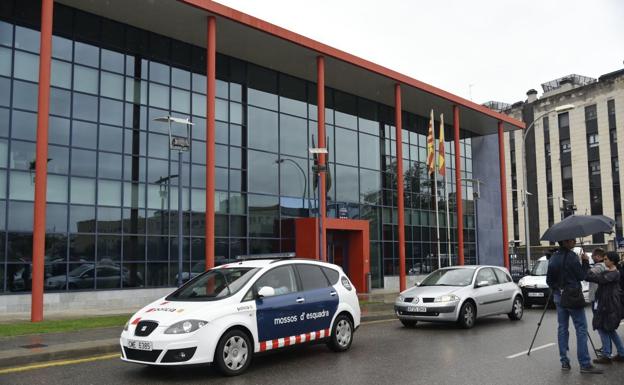 La Guardia Civil registra varias comisarías de Mossos por el 1-O