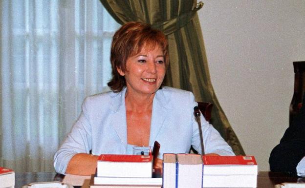 Celia Villalobos, de la Casona a la mesa del consejo de ministros