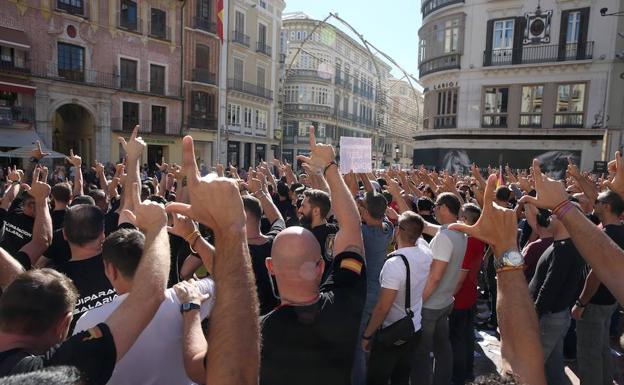 Tres mil policías y guardias civiles de Málaga se unen para exigir igualdad salarial