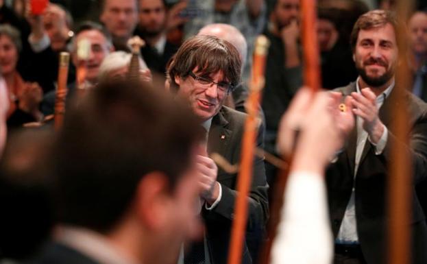 Puigdemont, a la UE: «¿Van a continuar ayudando a Rajoy en este golpe de Estado?»