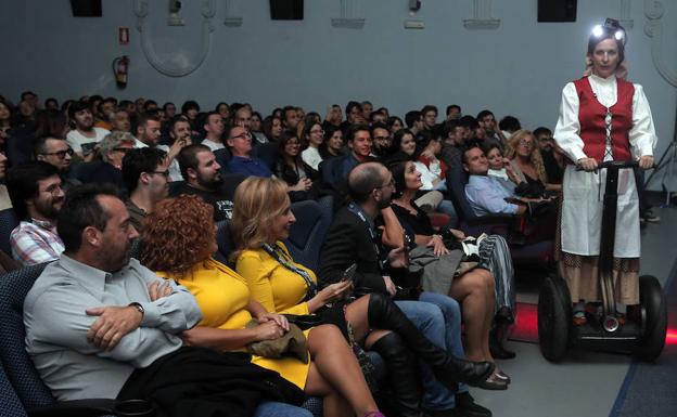 El Fancine ruge y quema gasolina en su primera noche