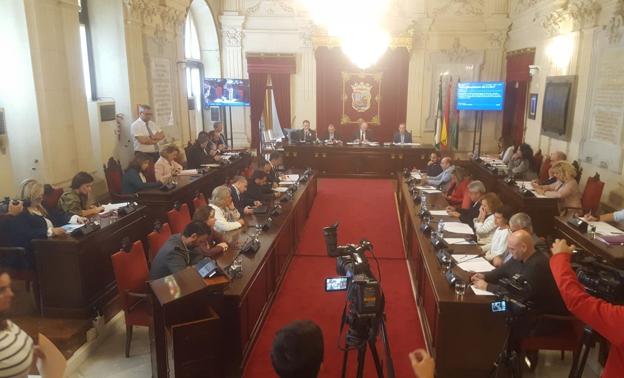 El PP convence a la mayoría de la oposición con su plan de choque en los barrios