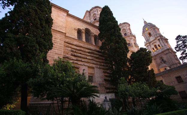 Málaga para la Gente pide que no se facilite la ampliación de la sacristía de la Catedral sobre unos jardines públicos