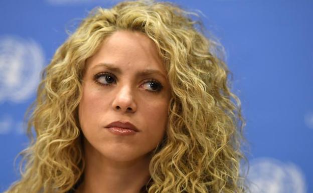 Shakira aplaza los primeros conciertos de su gira por un problema en las cuerdas vocales