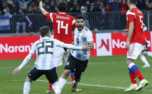 Argentina vence gracias a Agüero pero no convence