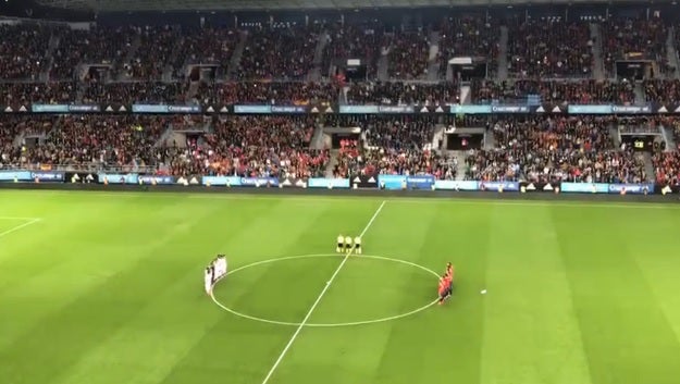 Así ha sido el minuto de silencio de La Rosaleda a Chiquito de la Calzada, Rivilla y Sanchís padre