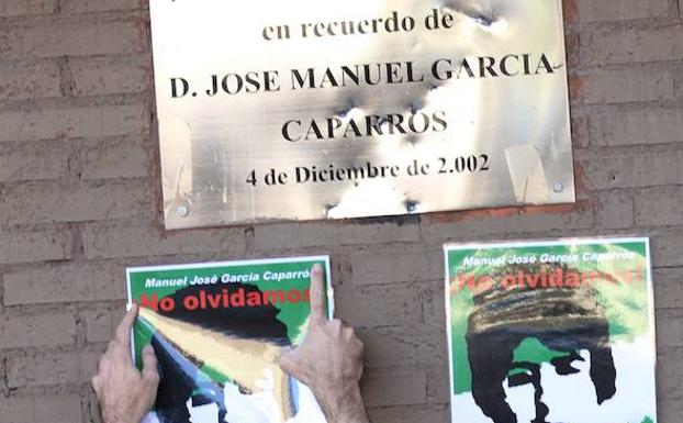 El BOJA publica el acuerdo para que la esquina de la Alameda Principal donde murió García Caparrós sea Lugar de Memoria Histórica