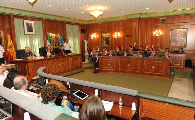 Marbella aprueba inicialmente el presupuesto de 2018 marcado por superar el techo de gasto