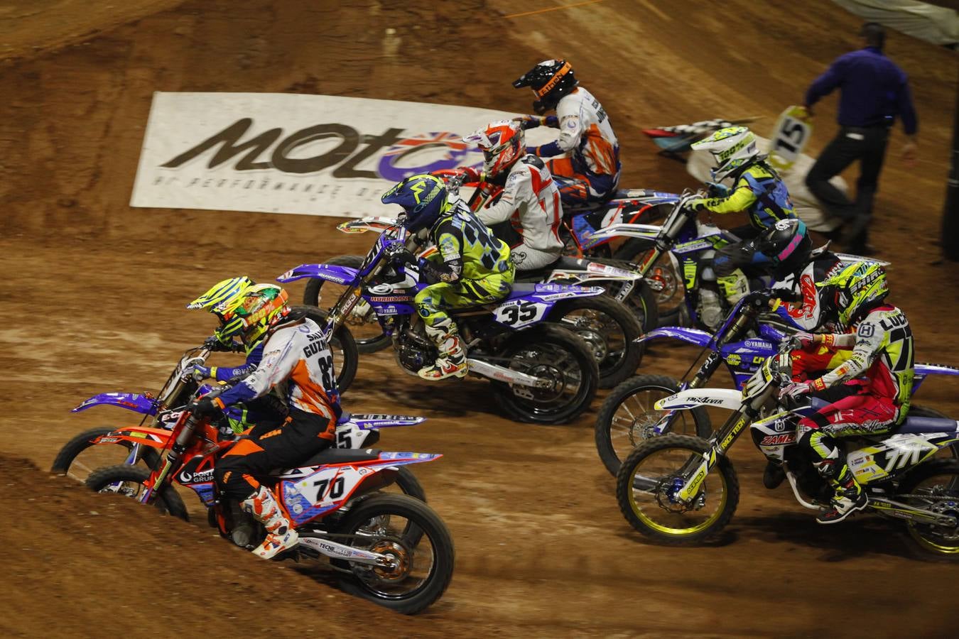 El Carpena, de cancha de baloncesto a pista de supercross