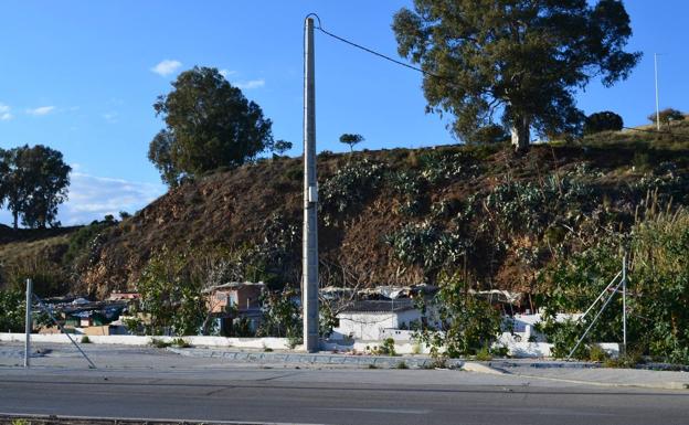 La solución del principal núcleo chabolista de Vélez-Málaga sigue en vía muerta un año después