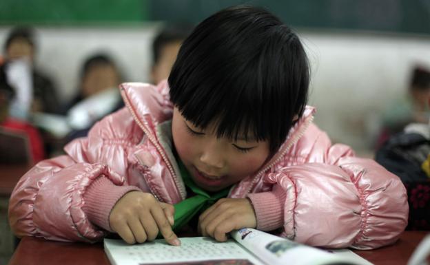 China investiga a una escuela por marcas de jeringuillas en los niños