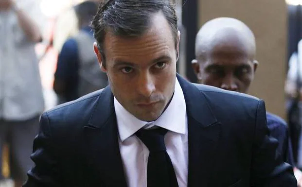 Pistorius, condenado al doble de pena, más de 13 años de cárcel