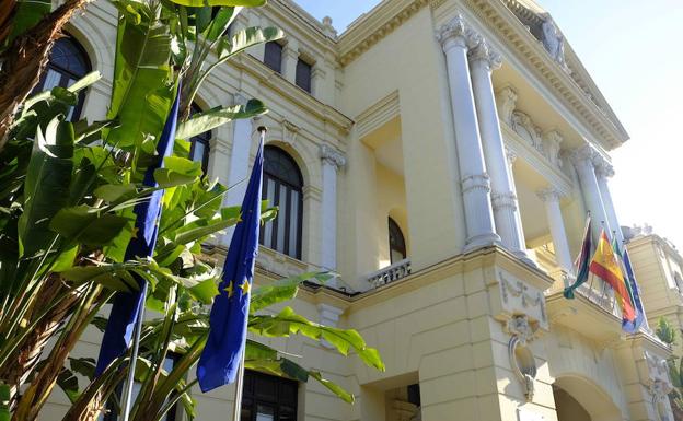 El Ayuntamiento de Málaga exigirá a las empresas que contrate que no paguen a sus empleados menos de 8 euros la hora