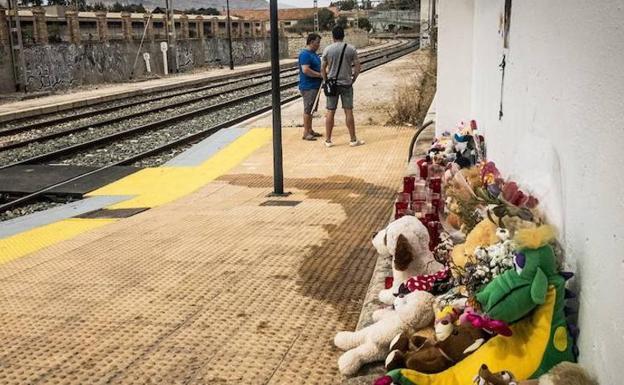 Alhaurín de la Torre acoge una concentración de apoyo a familia de la pequeña Lucía Vivar