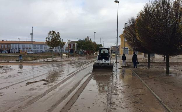 Inundaciones y vías de tren cortadas por una tromba de hasta 54 litros en Málaga