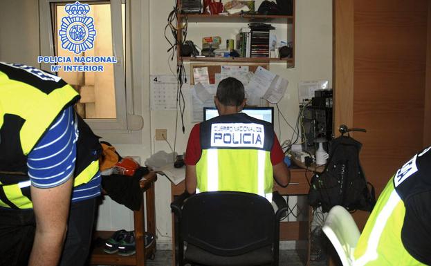 Detenido un hombre en Sevilla que pedía vídeos eróticos por internet a 140 menores