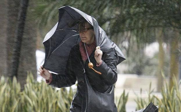 Meteorología activa la alerta amarilla en Málaga por lluvias este lunes