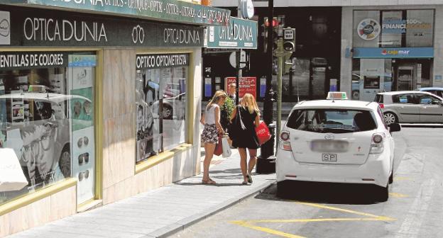 La mayoría de grandes municipios costeros tienen déficit de taxis accesibles