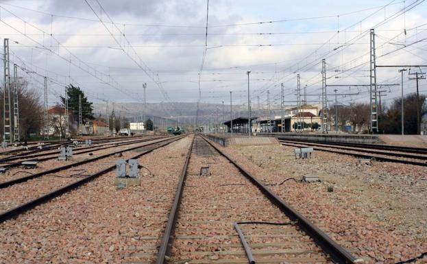 La Junta llevará al Parlamento un pacto por el tren Algeciras-Bobadilla